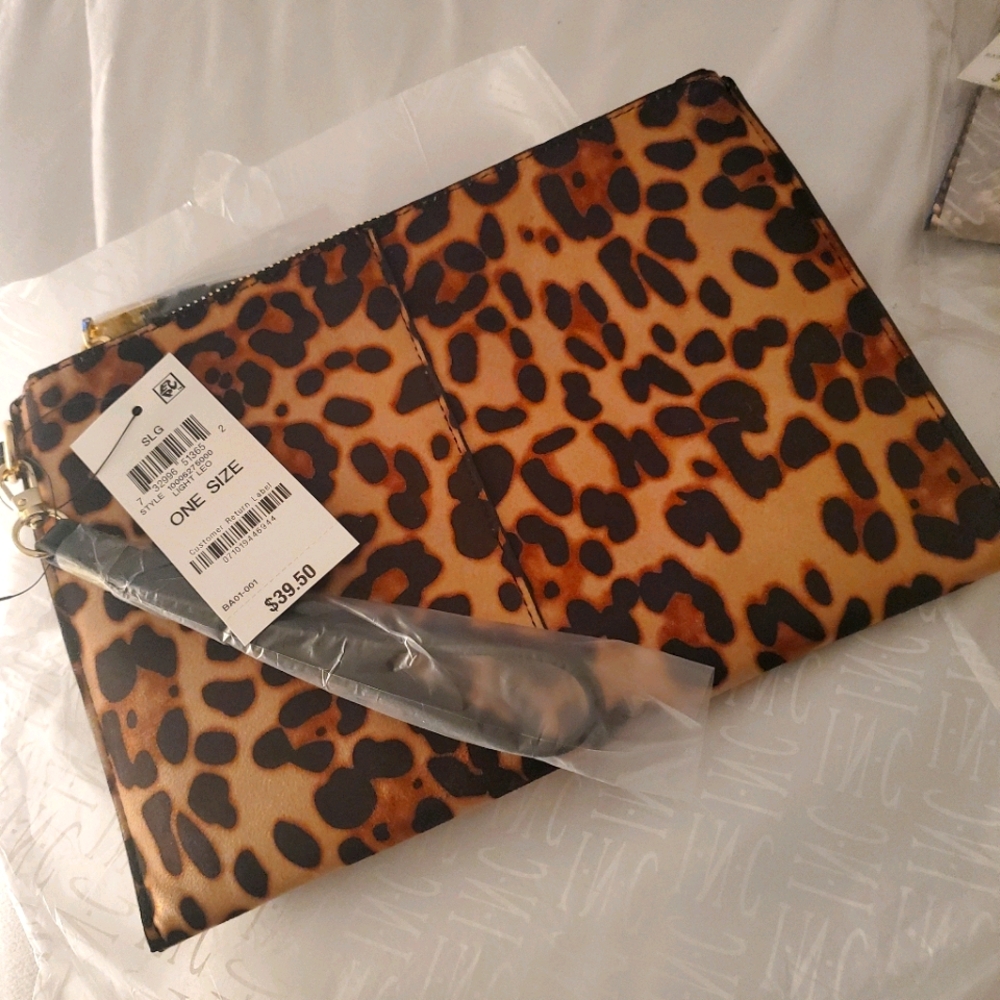 Leopard clutch